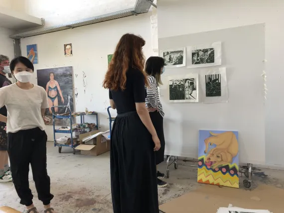 Karolina Koßmann zeigt Arbeiten beim Plenum im Sommersemester 2021