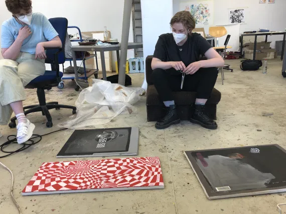 Matilda Glaß zeigt Arbeiten im Plenum im Sommersemester 2021