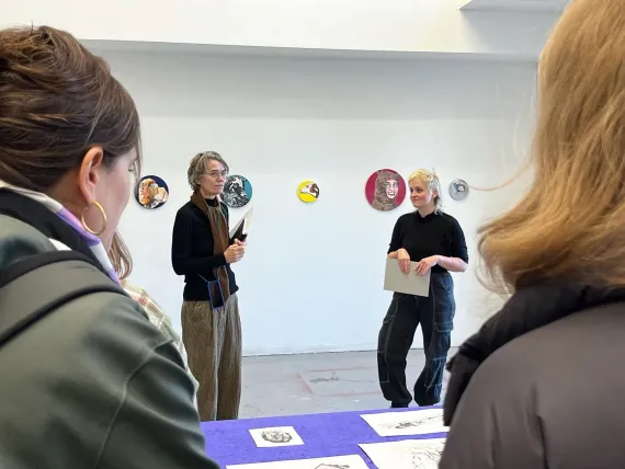 Moni bei ihrem Vordiplom