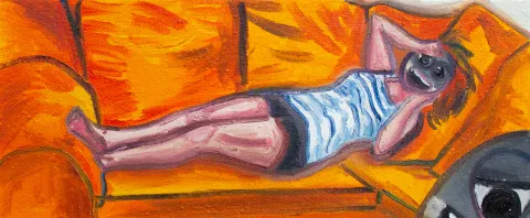 Ölmalerei, langes Querformat: Frau liegt mit Smiley-Maske vor dem Gesicht auf dem Sofa